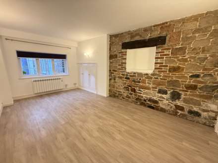 La Rue De La Godillerie, Trinity, Image 7