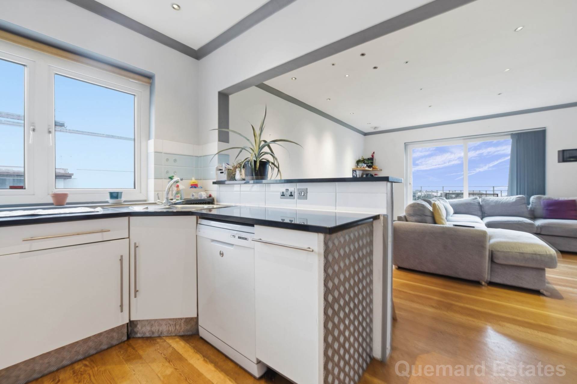 La Ruelle Es Ruaux, St Peter, Image 9