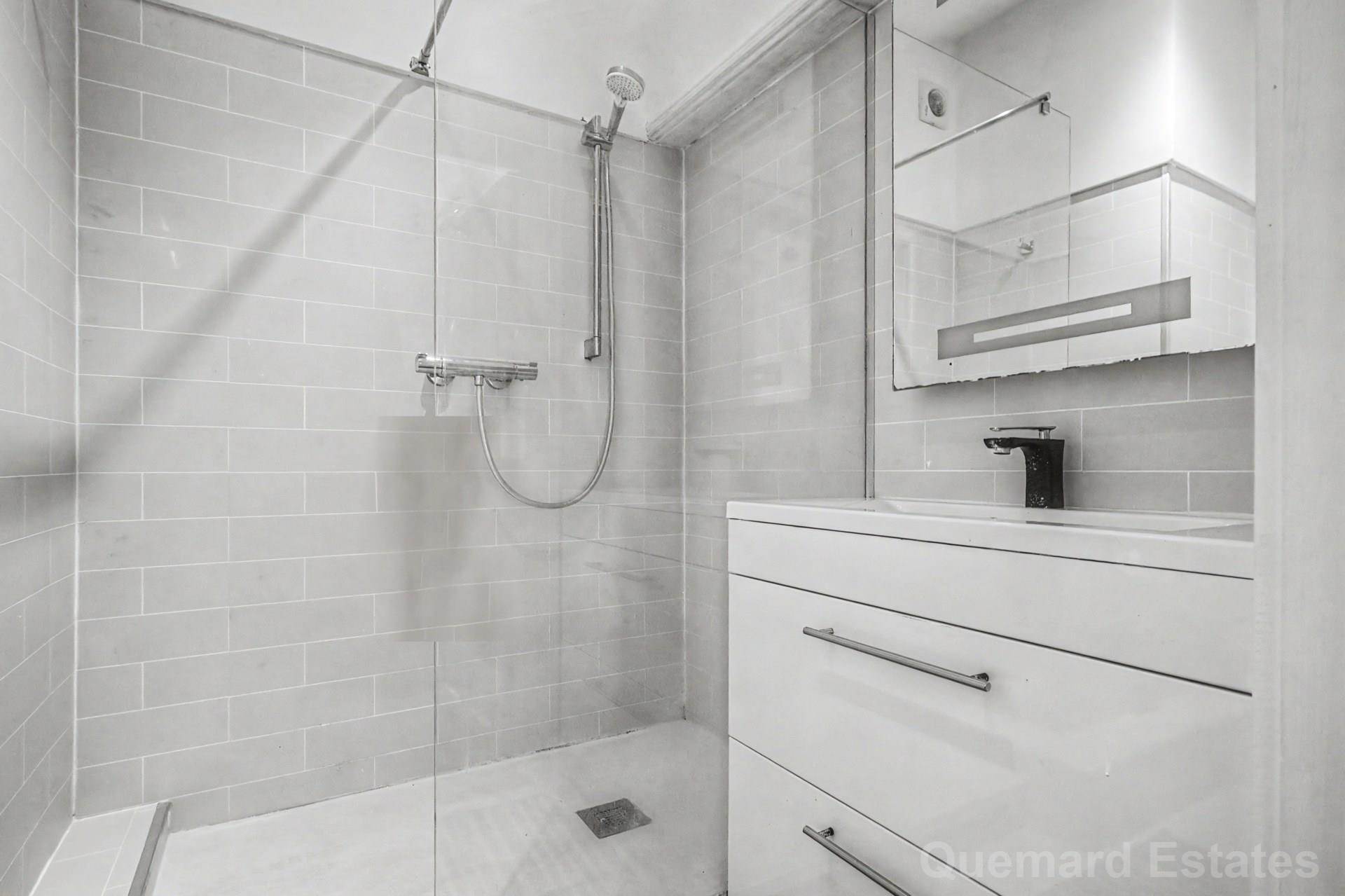 St Saviours Road, St Saviour, Image 20