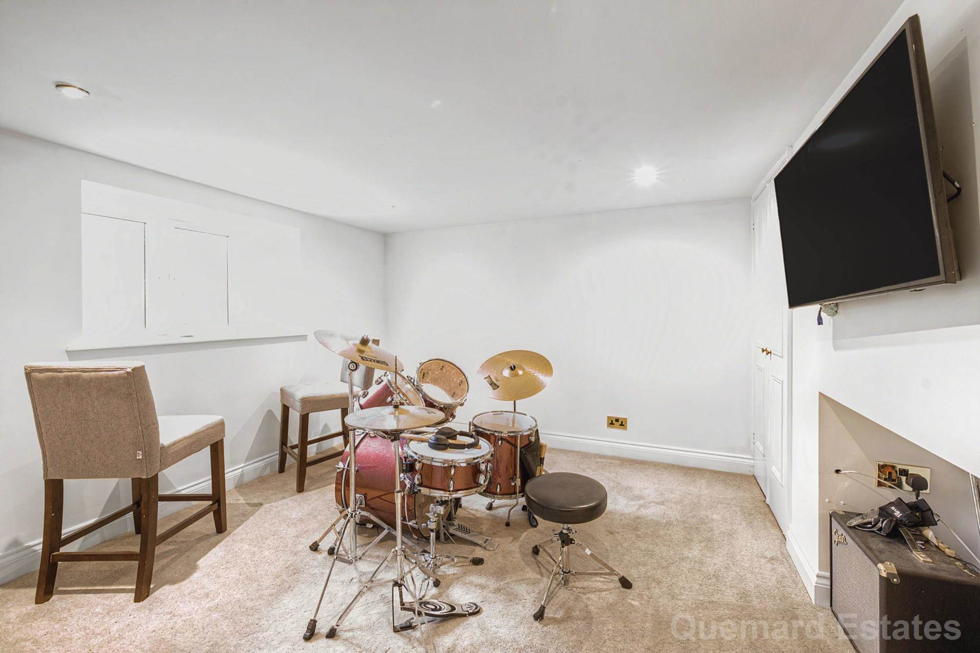 St Saviours Road, St Saviour, Image 25