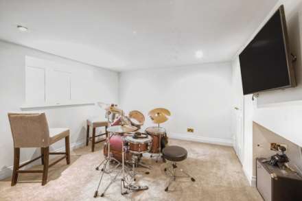 St Saviours Road, St Saviour, Image 25