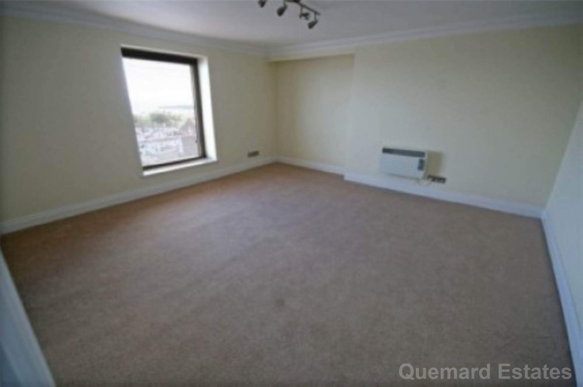 Rosemount Court, Le Mont Pinel, Image 2