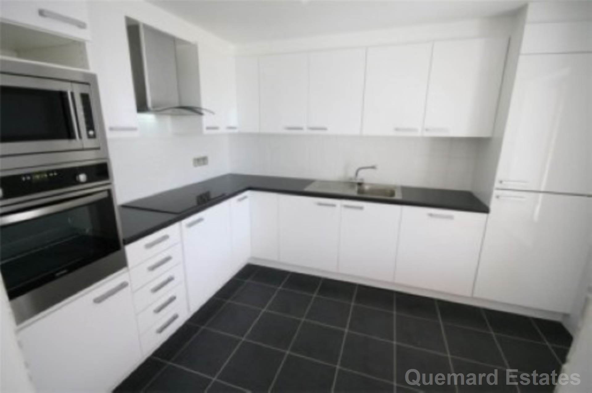 Rosemount Court, Le Mont Pinel, Image 3
