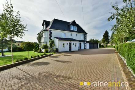 7 Bedroom Detached, St Albans Road, Codicote