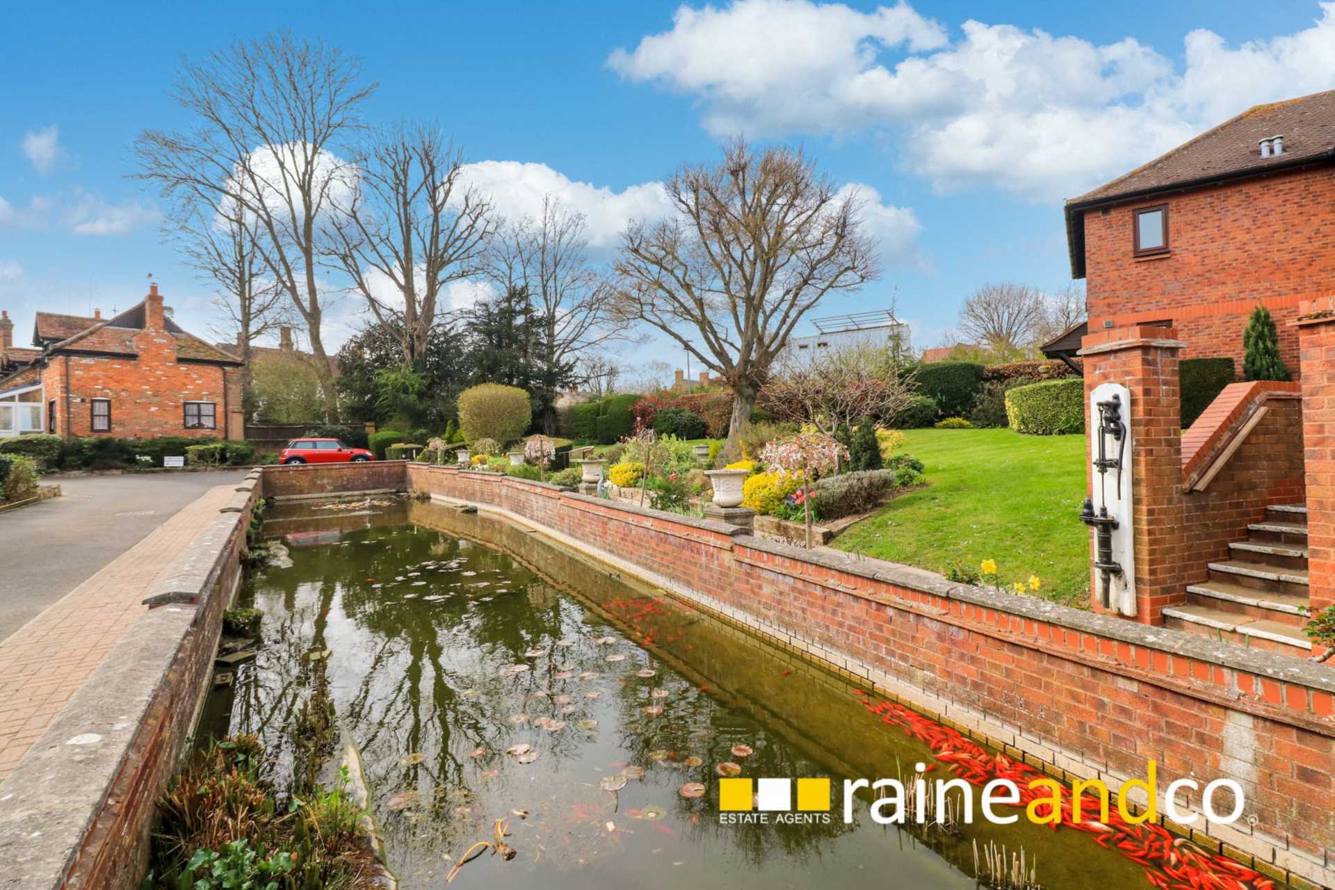 Property For Sale 5 Pond Court, The Ridgeway, Codicote SG4 8YY