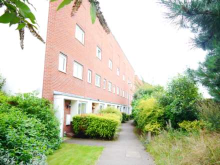 5 Bedroom Town House, Aviation Avenue, Hatfield