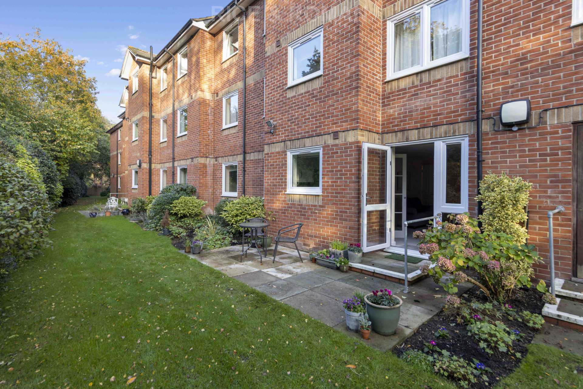 2 Bedroom Apartment, Gibson Court Hinchley Wood Rice and Roman