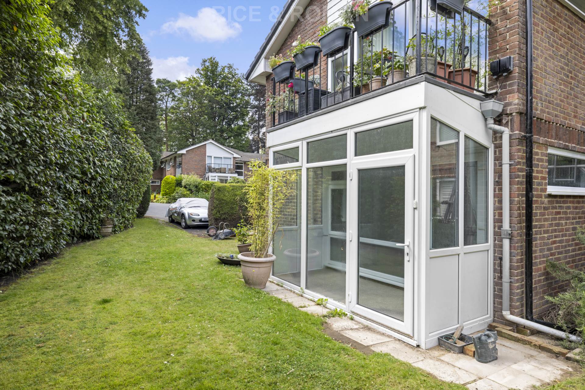 1 Bedroom Apartment, Gunters Mead Esher Rice and Roman