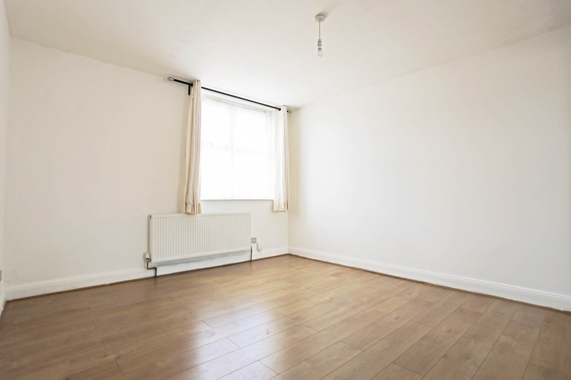 Quebec Road, Gants Hill, IG2, Image 4