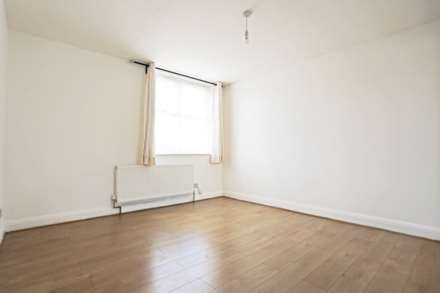 Quebec Road, Gants Hill, IG2, Image 4