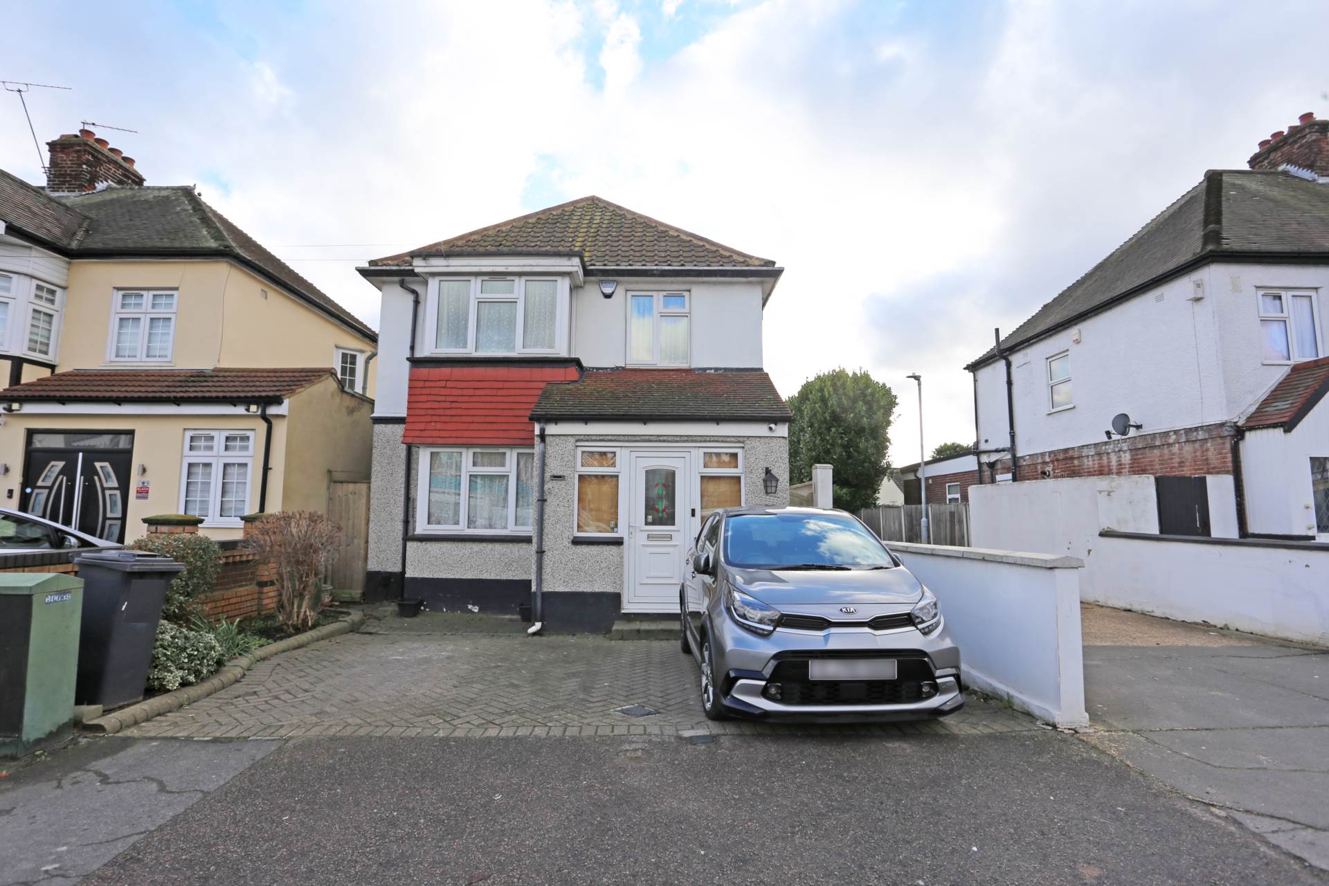 High Road, Chadwell Heath, Romford, RM6, Image 1