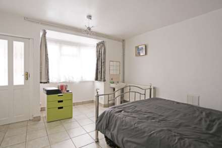 High Road, Chadwell Heath, Romford, RM6, Image 11