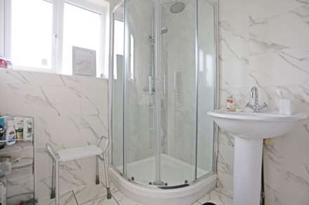 High Road, Chadwell Heath, Romford, RM6, Image 15