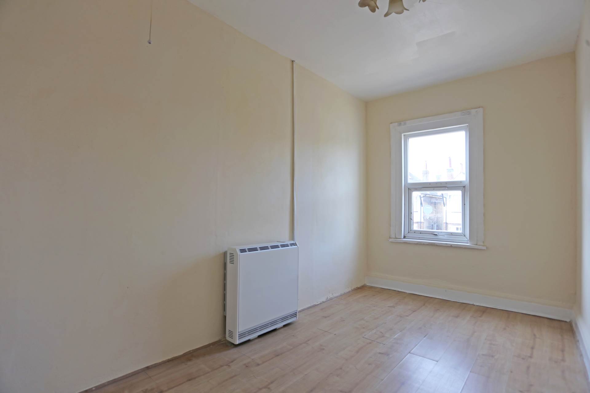 High Road, Chadwell Heath, Romford, RM6, Image 4