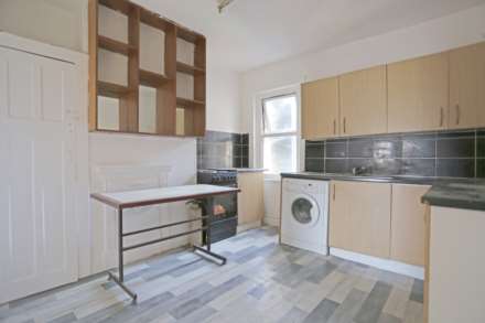 3 Bedroom Flat, High Road, Chadwell Heath, Romford, RM6