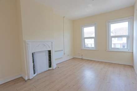 High Road, Chadwell Heath, Romford, RM6, Image 3