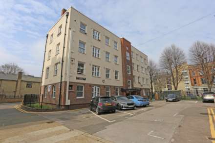 4 Bedroom Flat, Monkbretton House, London
