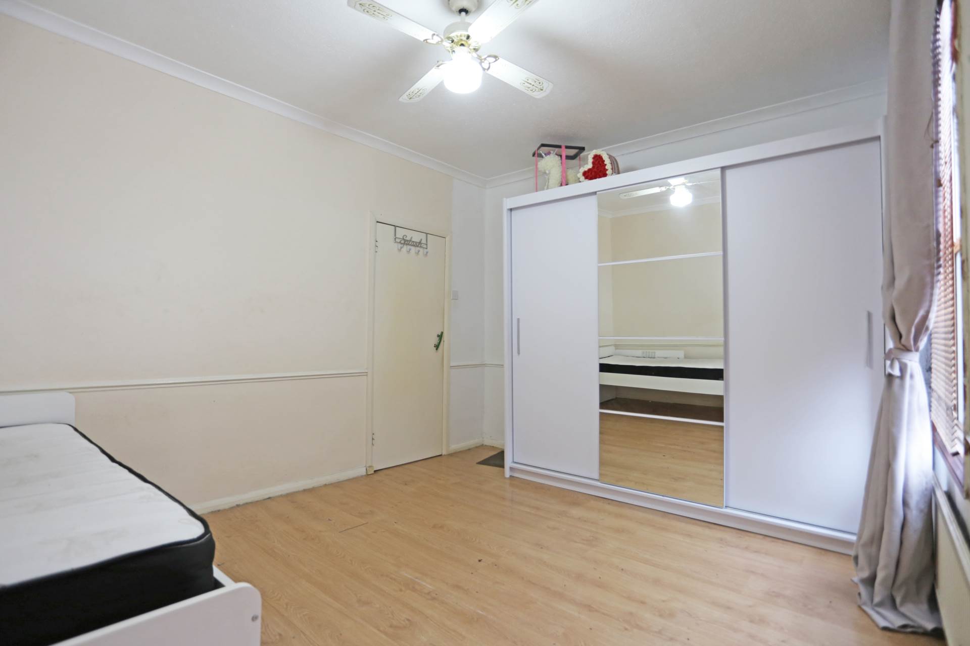 Whalebone Avenue, Chadwell Heath, Romford, RM6, Image 8