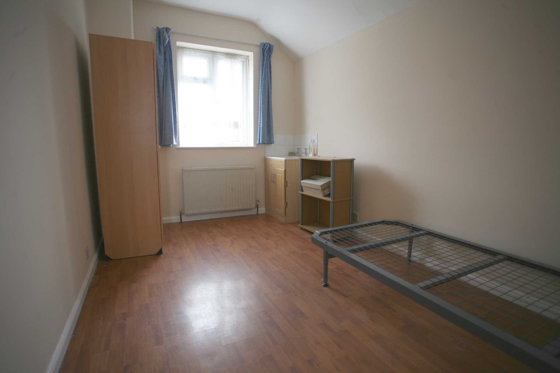 Bushgrove Road, Dagenham, RM8, Image 6