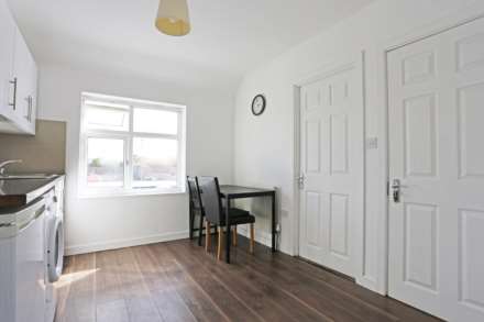 Hunters Hall Road, Dagenham, RM10, Image 4