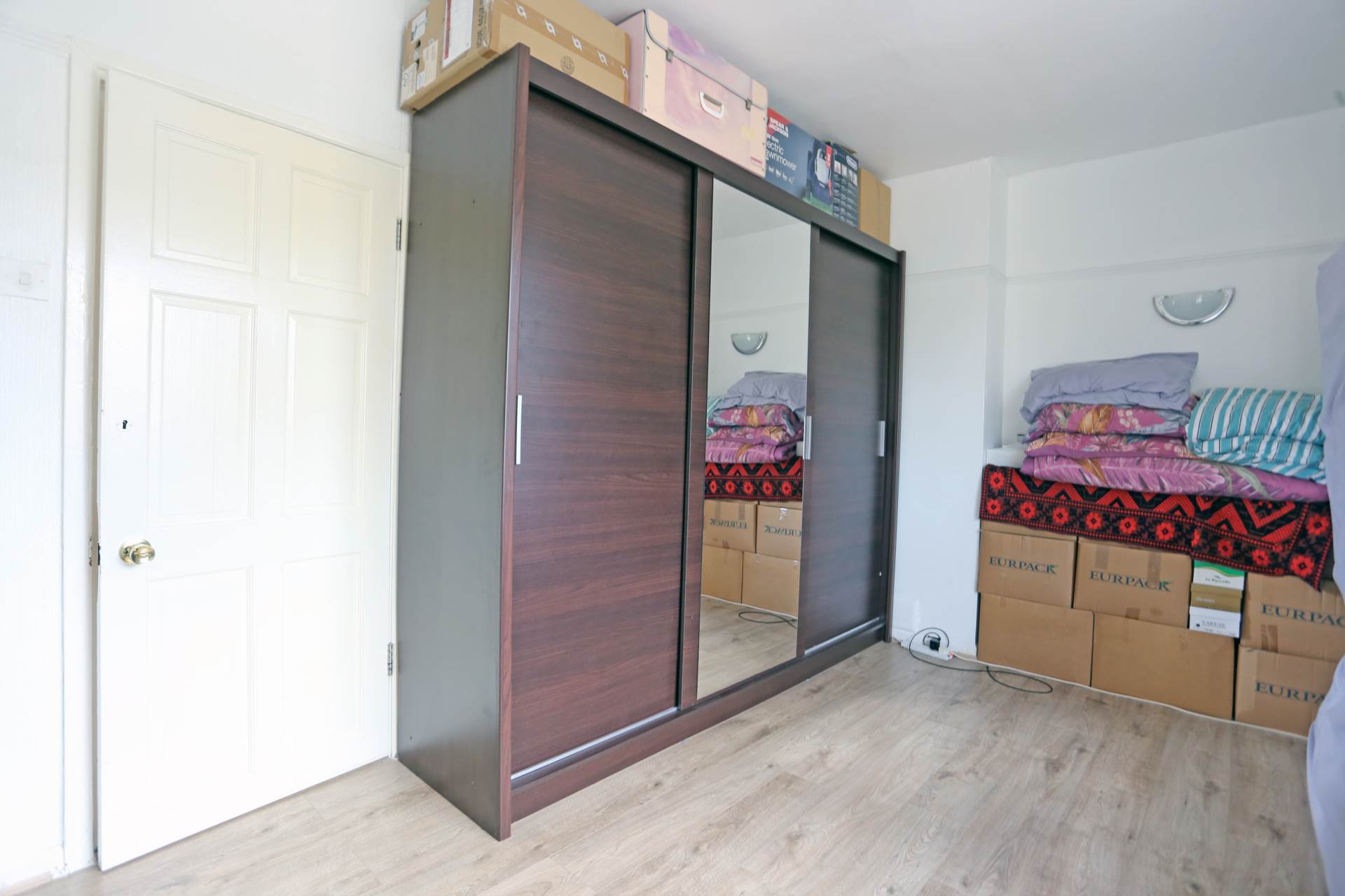 Valence Avenue, Chadwell Heath, Dagenham, Image 6
