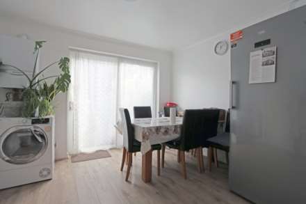 Valence Avenue, Chadwell Heath, Dagenham, Image 4