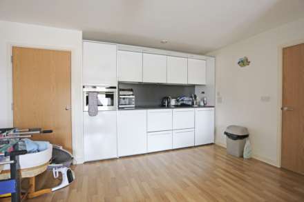 High Road, Romford, RM6, Image 3