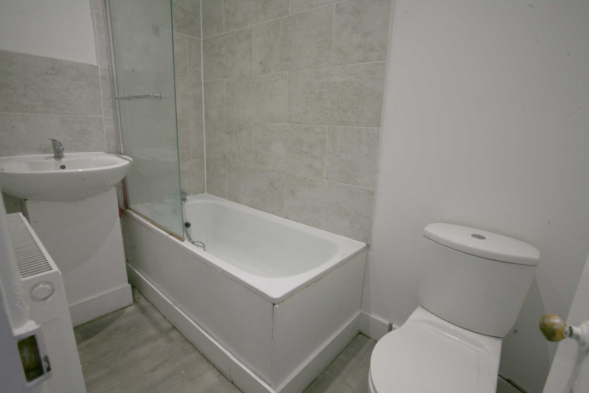 Dagenham, Becontree Avenue, RM8, Image 11