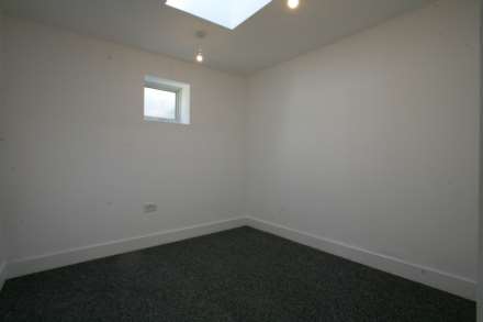 Dagenham, Becontree Avenue, RM8, Image 6