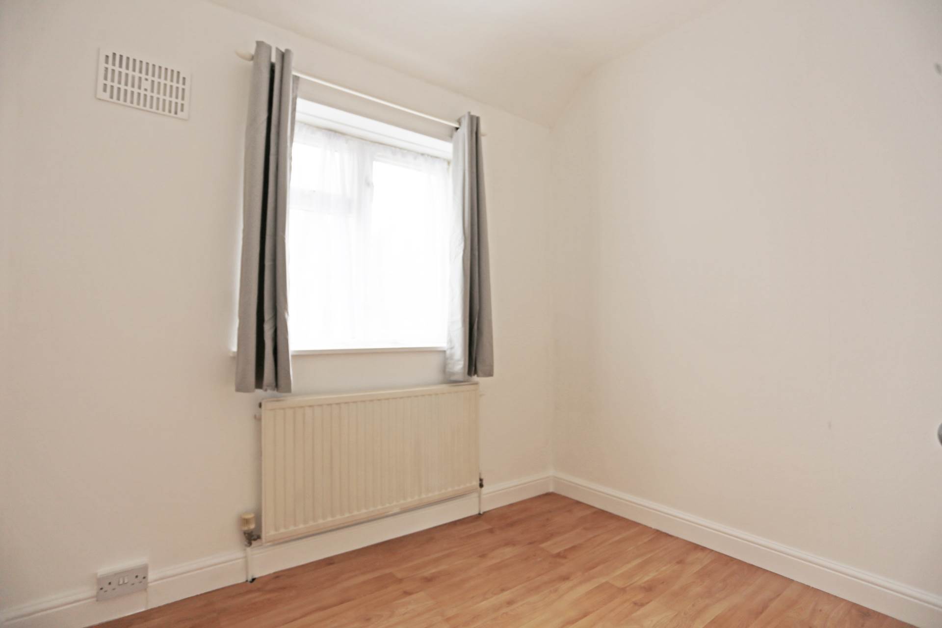 Valence Avenue, Dagenham, RM8, Image 8