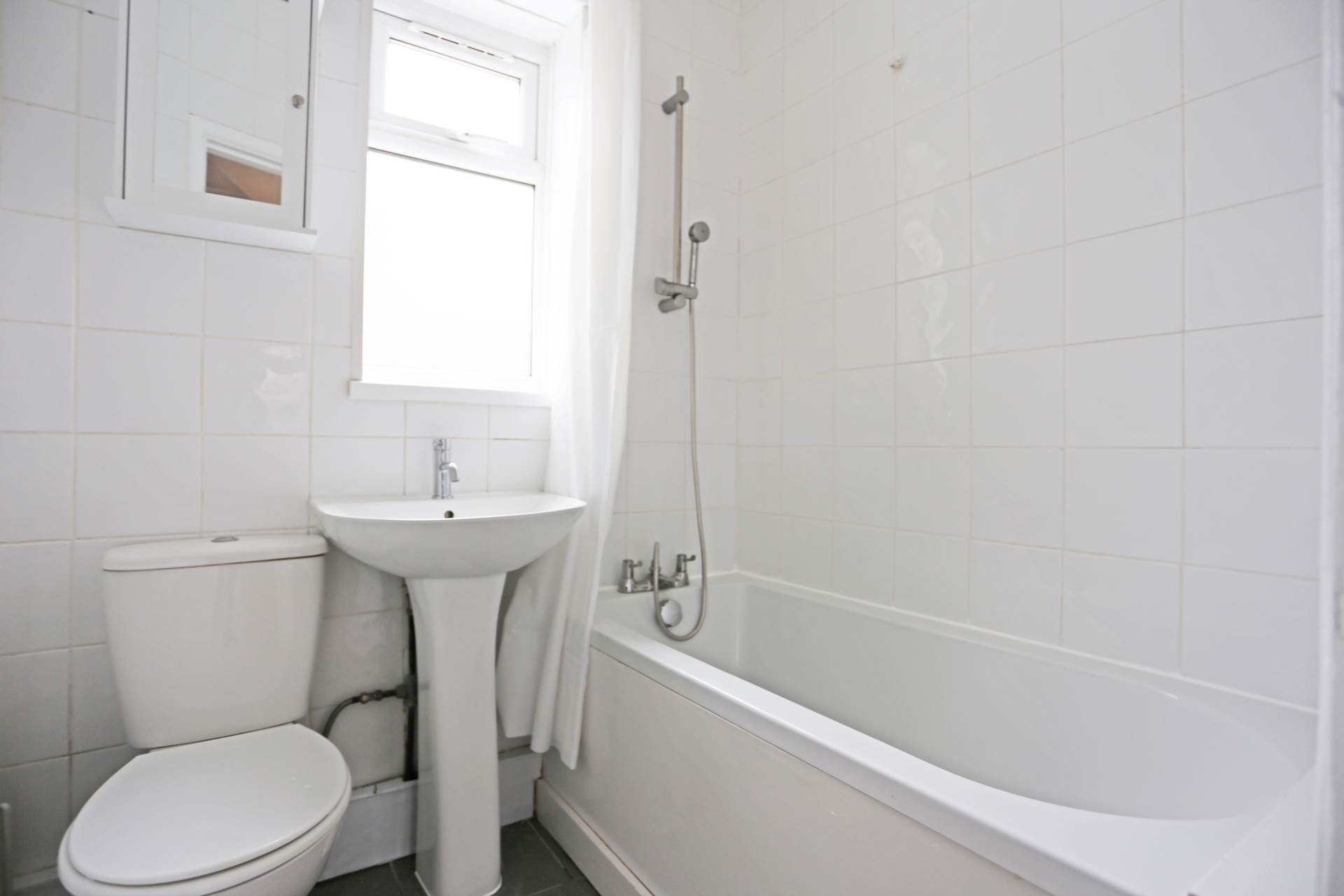 Valence Avenue, Dagenham, RM8, Image 9