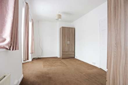 Valence Avenue, Dagenham, RM8, Image 6