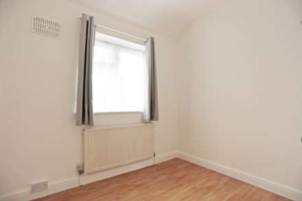 Valence Avenue, Dagenham, RM8, Image 8