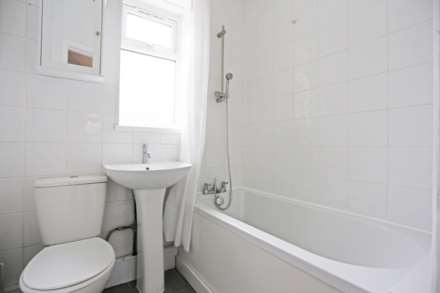 Valence Avenue, Dagenham, RM8, Image 9