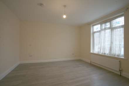 Lymington Road, Dagenham, RM8, Image 3