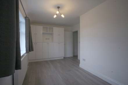 Lymington Road, Dagenham, RM8, Image 4