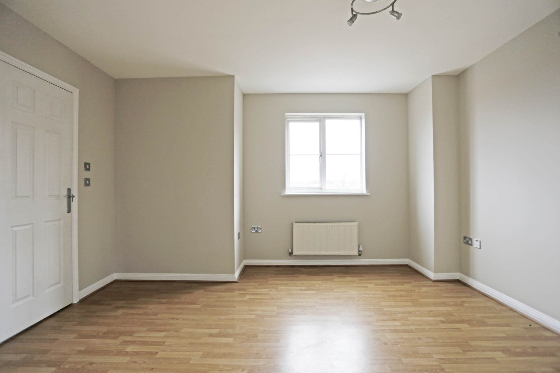 Westfield Gardens, Chadwell Heath, RM6, Image 7