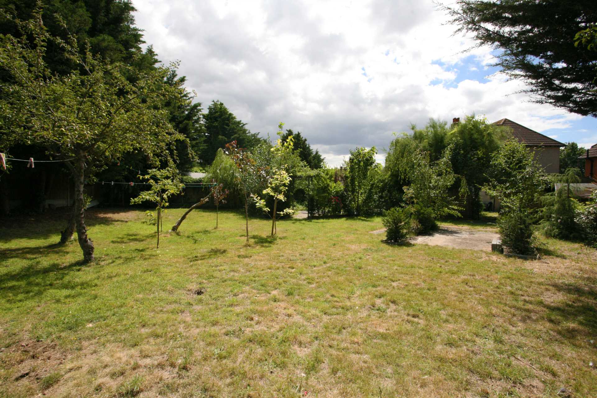 East Road, Chadwell Heath, RM6, Image 12