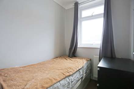 Western Avenue, Dagenham, RM10, Image 8