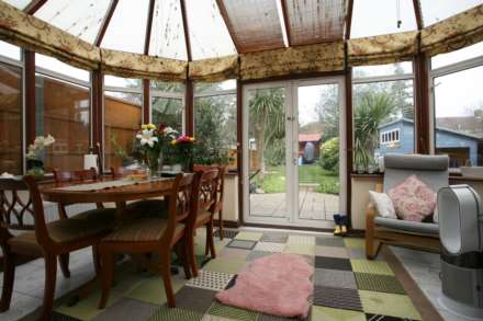 Gay Gardens, Dagenham, RM10, Image 4