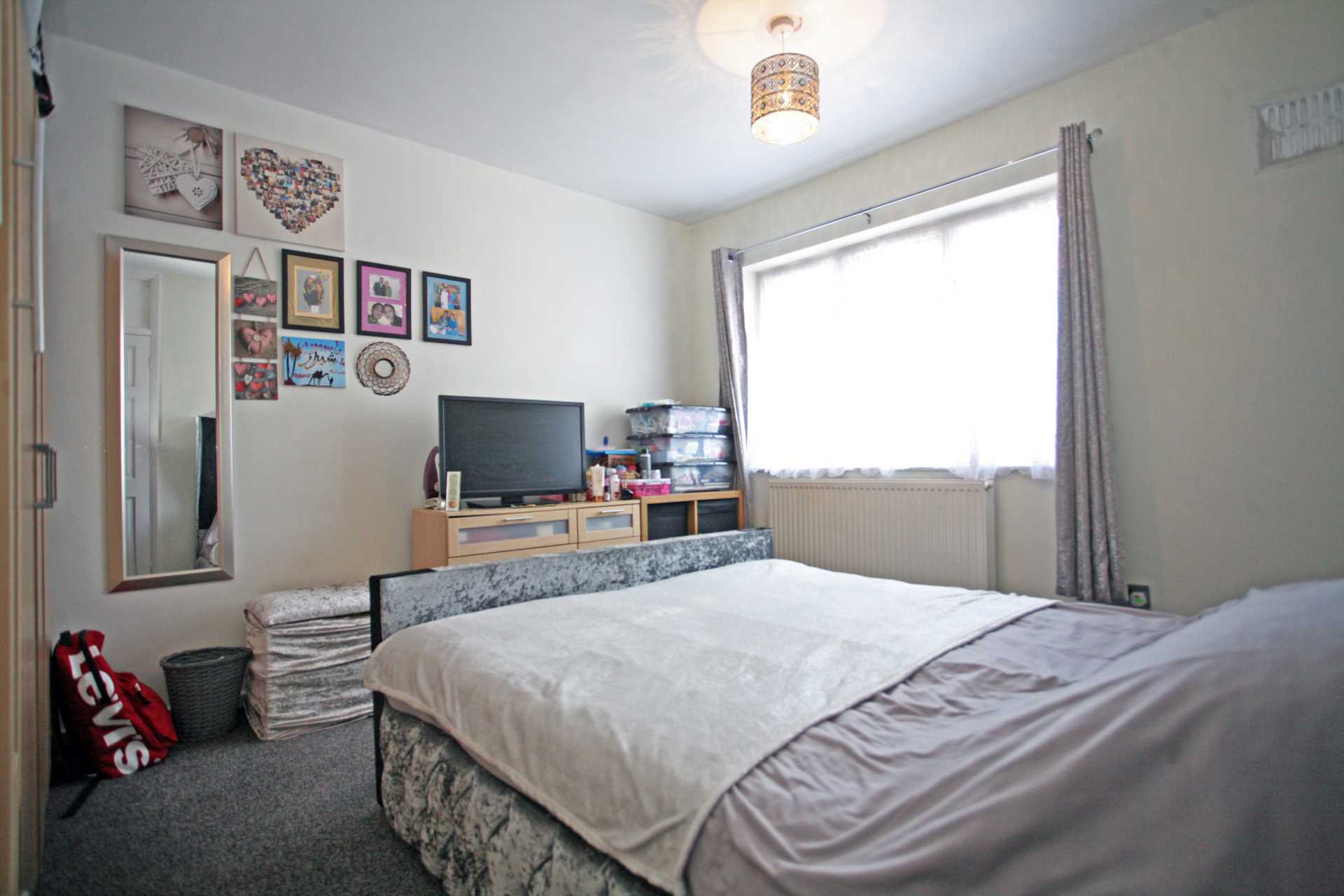 Whalebone Lane South, Dagenham, RM8, Image 4