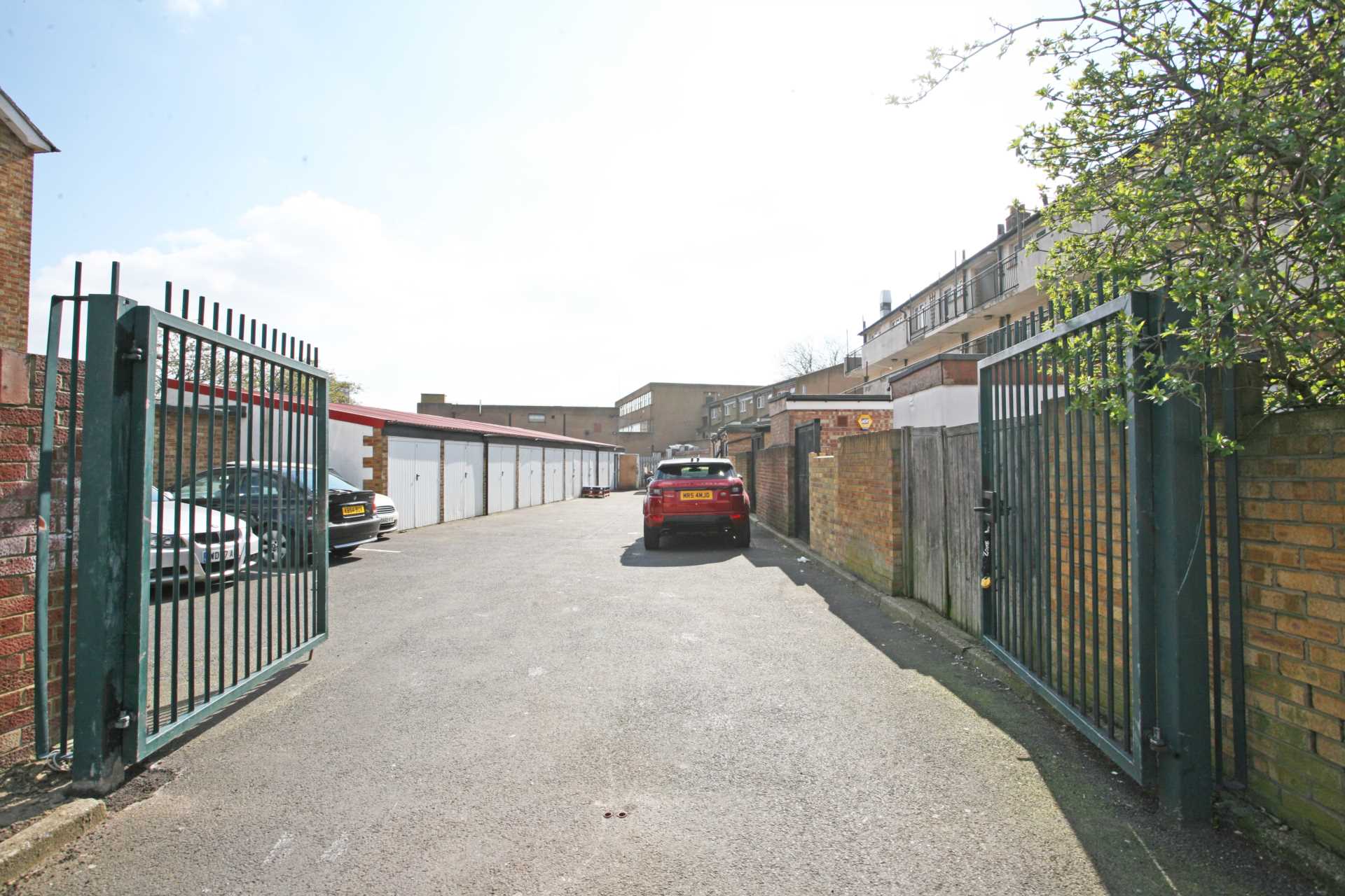 Whalebone Lane South, Dagenham, RM8, Image 8