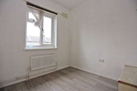 Burnside Road, Dagenham, RM8, Image 9