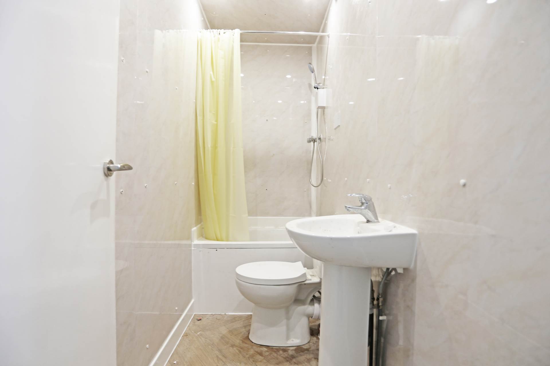 Edinburgh Road, Plaistow, London, E13, Image 14