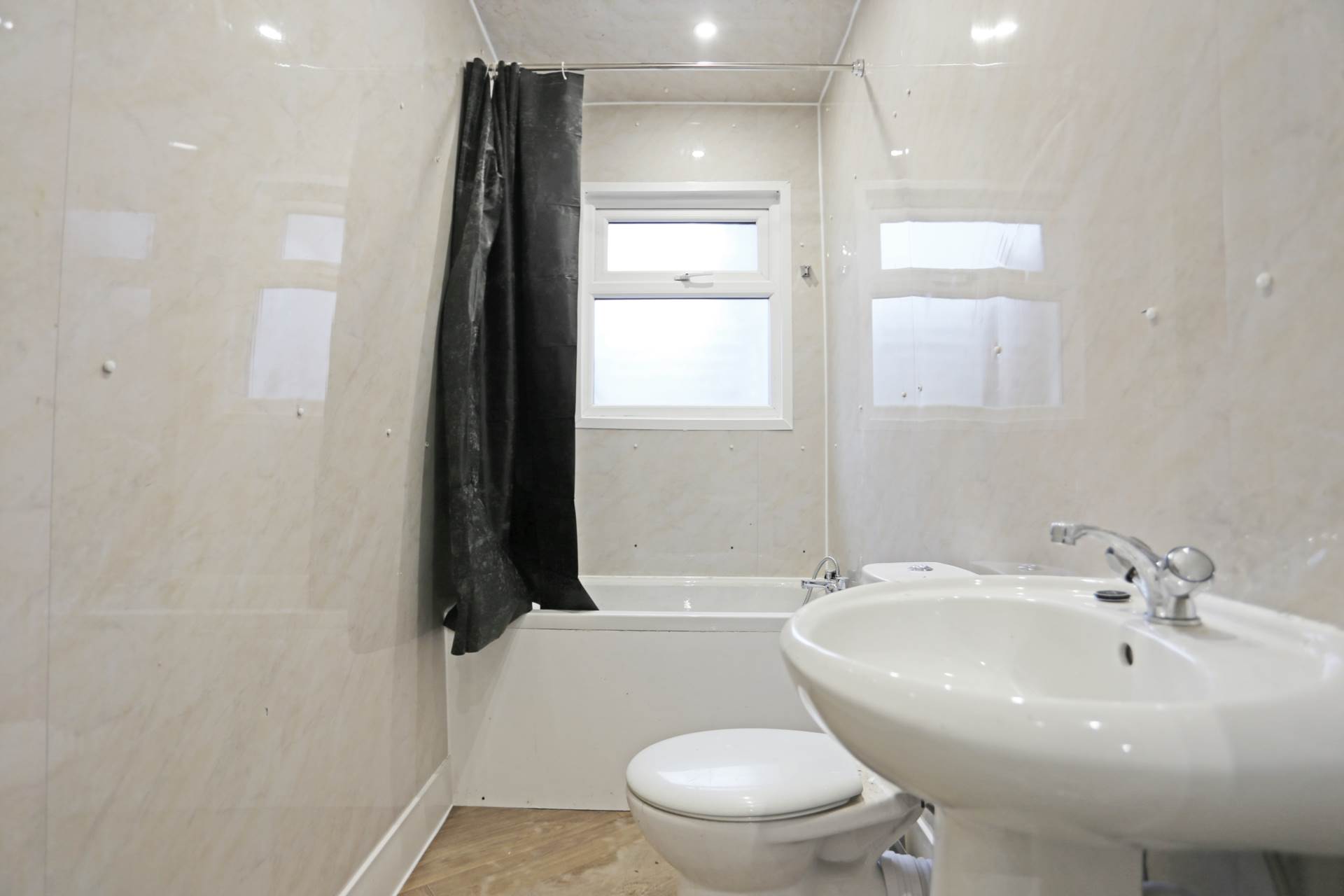 Edinburgh Road, Plaistow, London, E13, Image 15