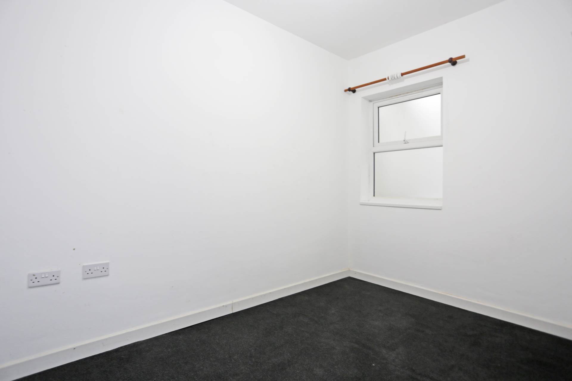 Edinburgh Road, Plaistow, London, E13, Image 7