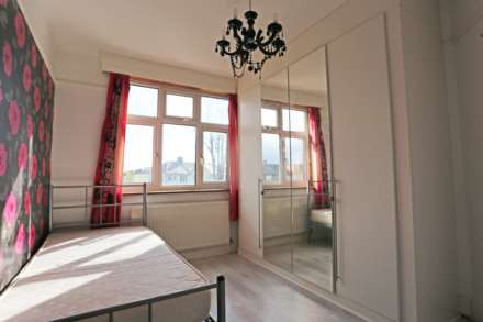 Langham Drive, Chadwell Heath, RM6, Image 7