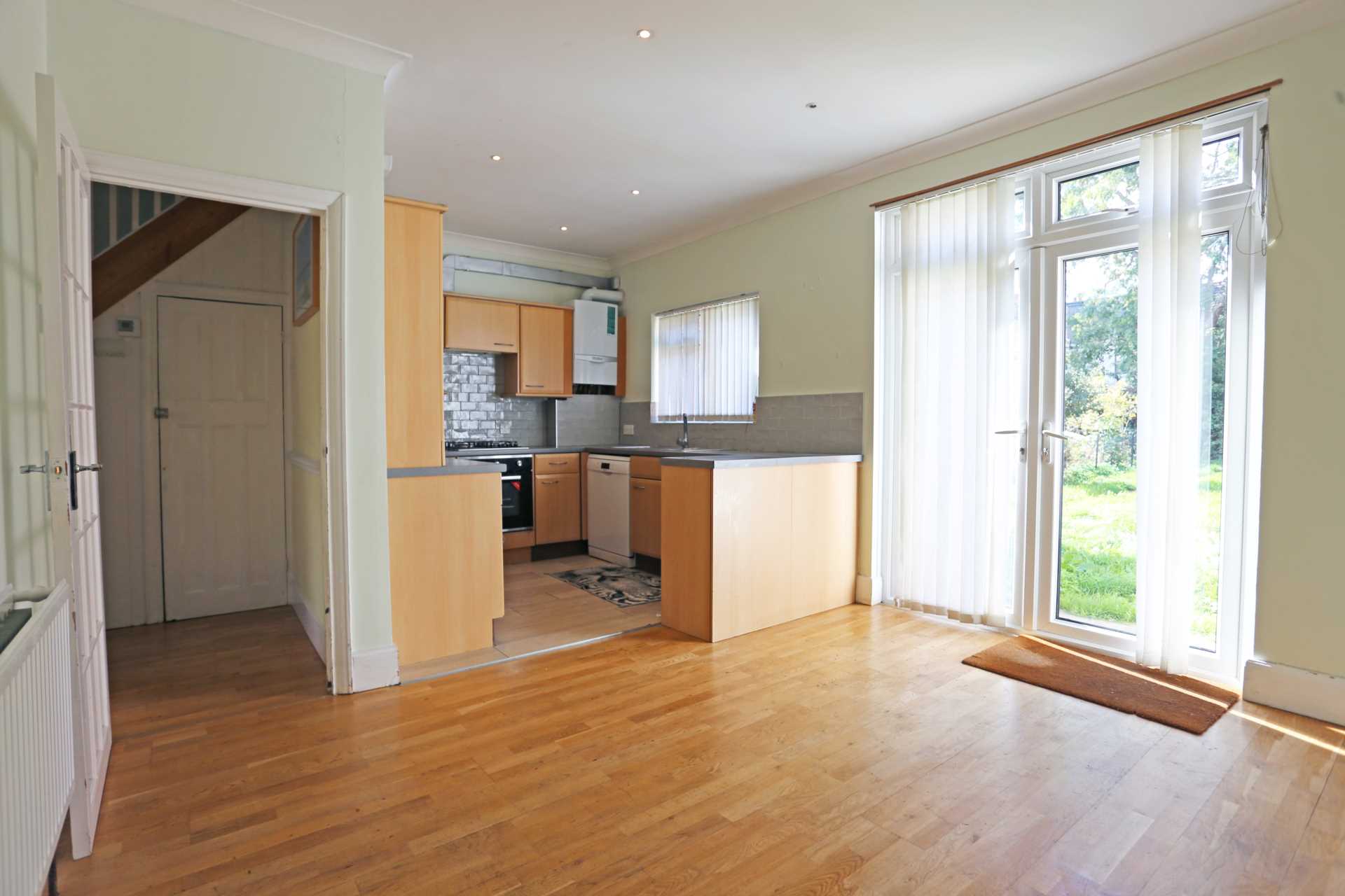 Kings Avenue, Chadwell Heath, RM6, Image 2