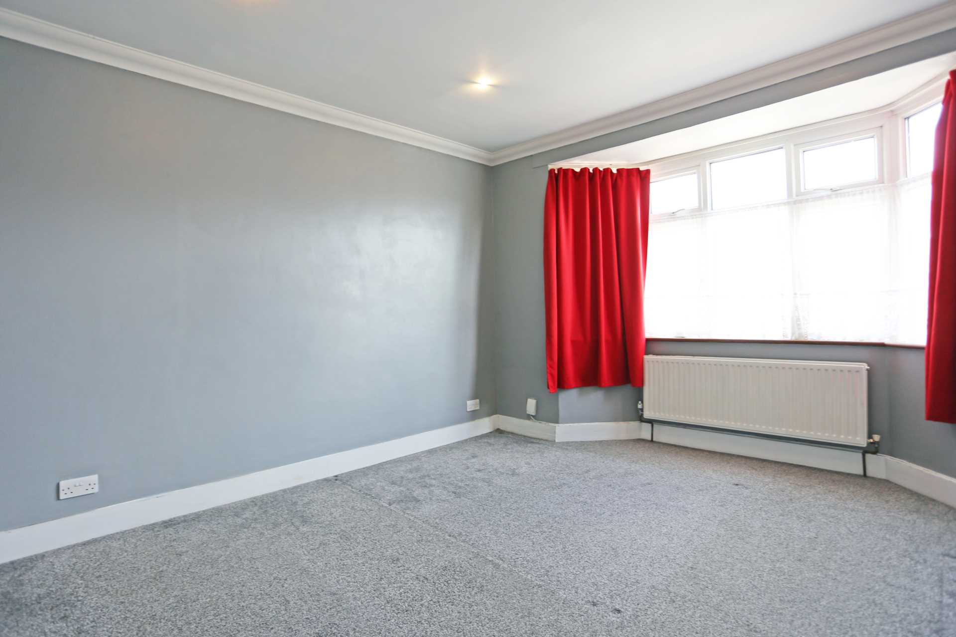 Kings Avenue, Chadwell Heath, RM6, Image 6