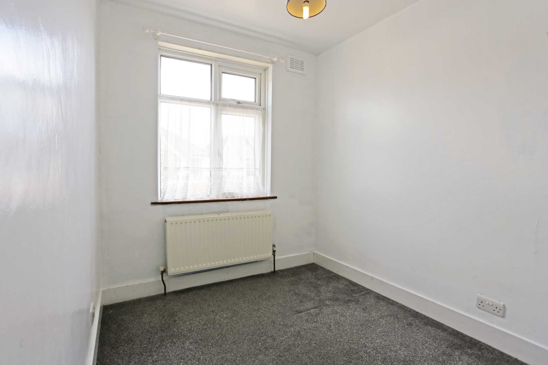 Kings Avenue, Chadwell Heath, RM6, Image 8